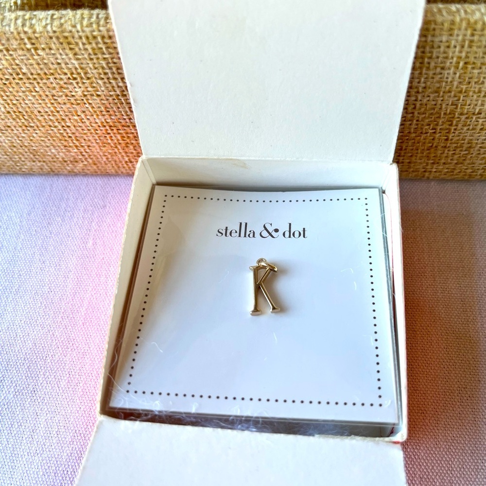 NIB Stella & Dot “K” Namesake Charm in gold